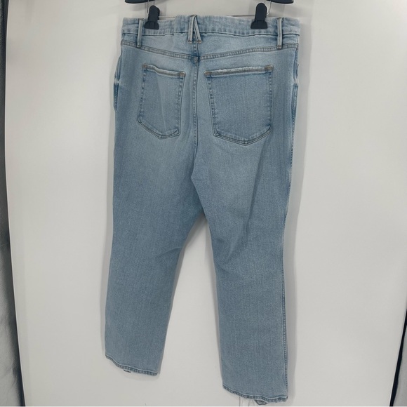 GOOD AMERICAN GOOD CURVE STRAIGHT DISTRESSED HIGH RISE JEANS - Picture 7 of 13